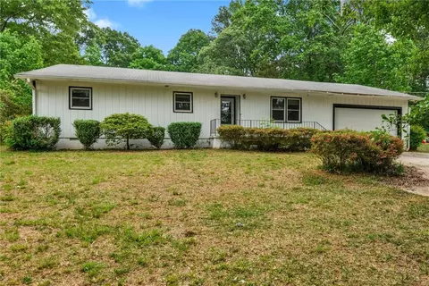 6174 Lower Dixie Lake Rd, Union City, GA 30291