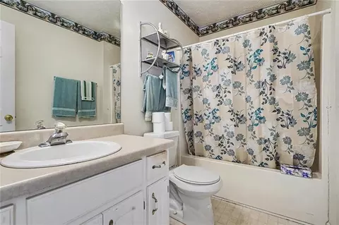 Bath - 1684 Lovejoy Rd, Hampton, GA 30228 photo 1 of 4