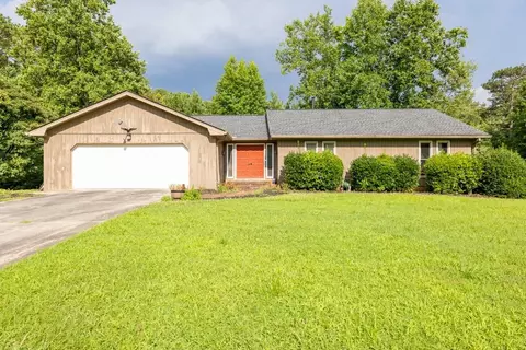 1382 Huntingford Dr, Marietta, GA 30068