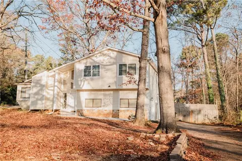 6801 Creekwood Dr, Douglasville, GA 30135