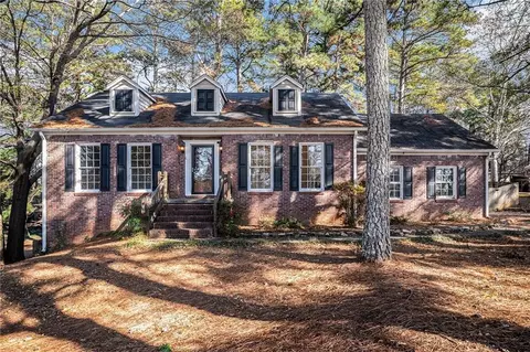 4521 S Roberts Dr, Sugar Hill, GA 30518