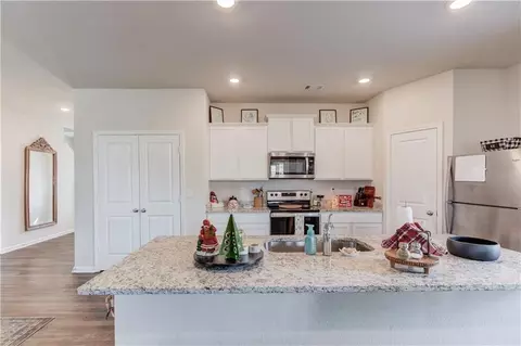 Kitchen - 802 Robbie Ln, Monroe, GA 30655 photo 2 of 3
