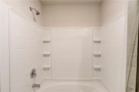 Bath - 802 Robbie Ln, Monroe, GA 30655 photo 3 of 4