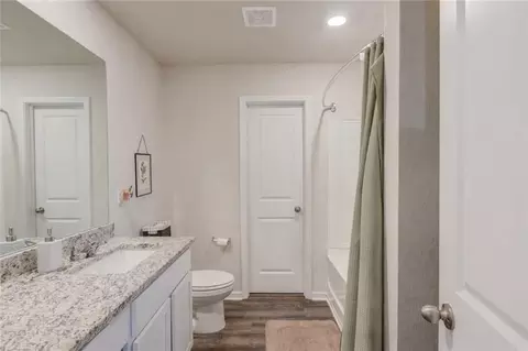 Bath - 802 Robbie Ln, Monroe, GA 30655 photo 2 of 4