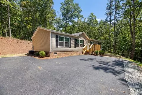647 Fern Valley Trl, Clarkesville, GA 30523
