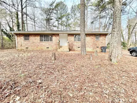 6496 Raymond Dr, Union City, GA 30291