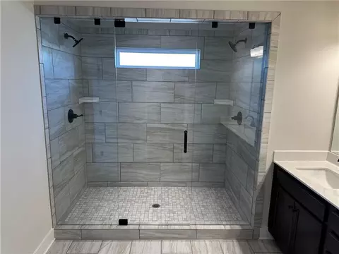 Bath - 4143 Millstone Park Ln, Gainesville, GA 30504 photo 3 of 7