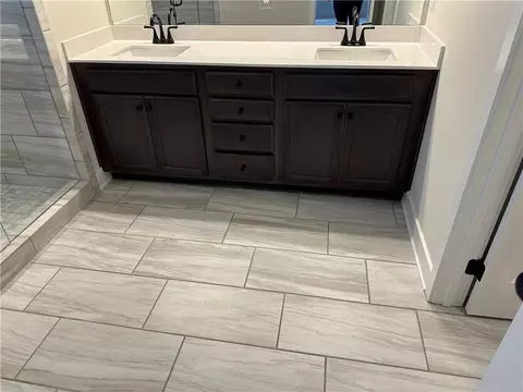 Bath - 4143 Millstone Park Ln, Gainesville, GA 30504 photo 1 of 7