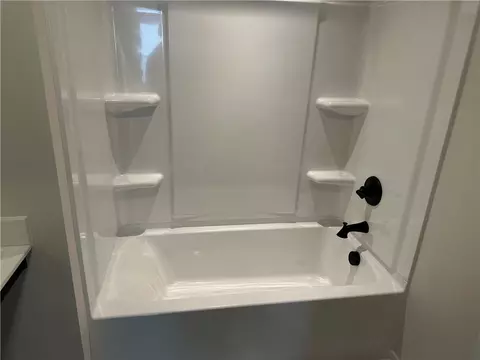 Bath - 4143 Millstone Park Ln, Gainesville, GA 30504 photo 7 of 7