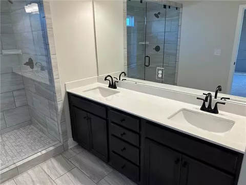 Bath - 4143 Millstone Park Ln, Gainesville, GA 30504 photo 4 of 7