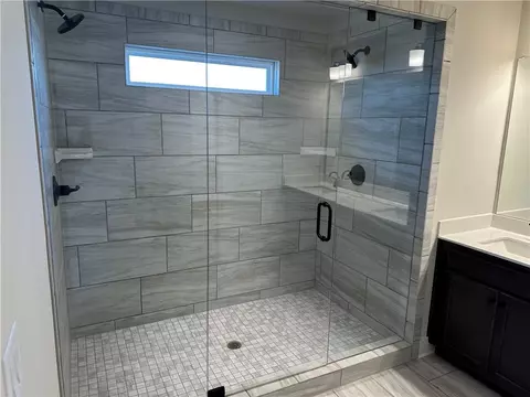 Bath - 4143 Millstone Park Ln, Gainesville, GA 30504 photo 2 of 7