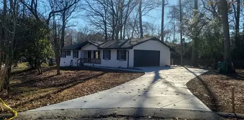 841 Woods Ct, Lawrenceville, GA 30044