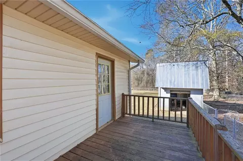 Exterior - 4052 Sutton Rd, Gainesville, GA 30506 photo 5 of 9