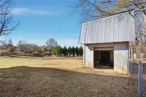 Exterior - 4052 Sutton Rd, Gainesville, GA 30506 photo 6 of 9