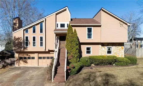 1764 Blackwillow Dr, Marietta, GA 30066