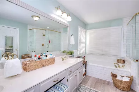 Bath - 3059 Gavin Pl NW, Duluth, GA 30096 photo 4 of 10