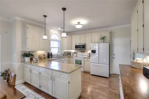 Kitchen - 3059 Gavin Pl NW, Duluth, GA 30096 photo 2 of 6
