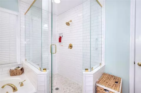 Bath - 3059 Gavin Pl NW, Duluth, GA 30096 photo 6 of 10