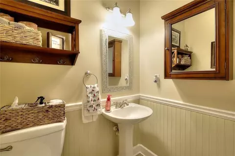 Bath - 3059 Gavin Pl NW, Duluth, GA 30096 photo 1 of 10
