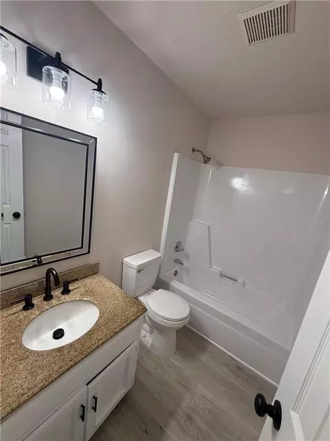 Bath - 589 Waterview Dr, Lagrange, GA 30240 photo 2 of 2