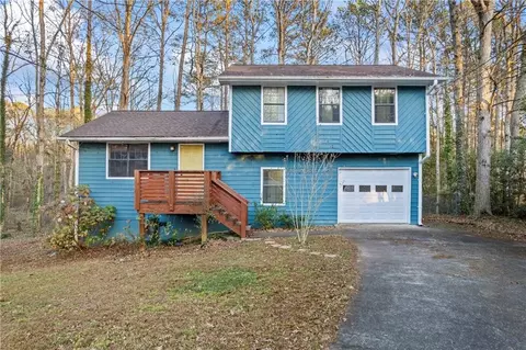 2220 Davis Oaks Ct, Stone Mountain, GA 30087