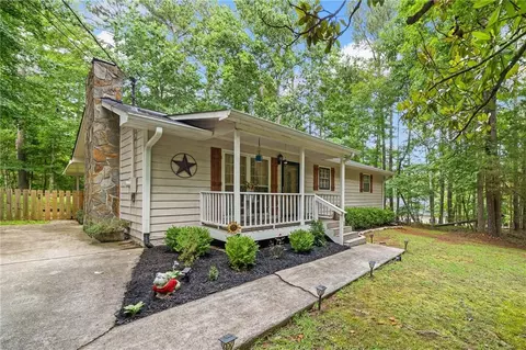 5527 Centry Dr, Villa Rica, GA 30180