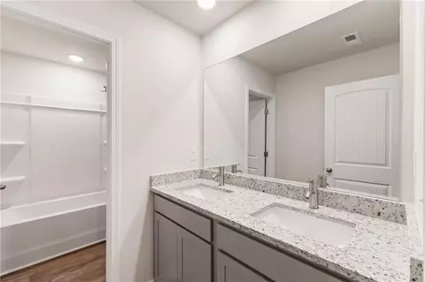 Bath - 148 Post Oak Dr, Jackson, GA 30233 photo 4 of 8