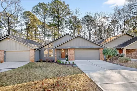 210 Lakeview Rdg W, Roswell, GA 30076
