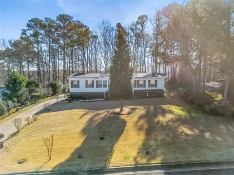Exterior - 429 Graystone Dr, Winder, GA 30680 photo 2 of 14