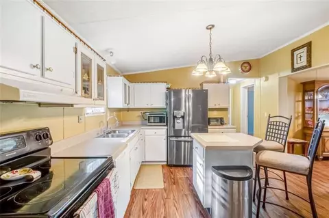 Kitchen - 429 Graystone Dr, Winder, GA 30680 photo 2 of 3