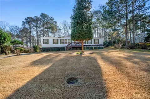 Exterior - 429 Graystone Dr, Winder, GA 30680 photo 4 of 14