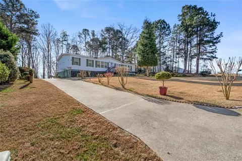 Exterior - 429 Graystone Dr, Winder, GA 30680 photo 3 of 14