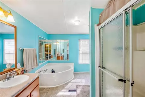 Bath - 429 Graystone Dr, Winder, GA 30680 photo 2 of 3