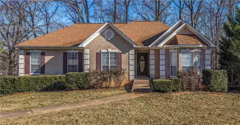 160 Lakemont Dr, Lagrange, GA 30240