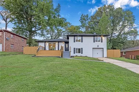 2377 Fontaine Cir, Decatur, GA 30032