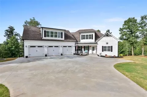 215 Walden Pond Trl, Senoia, GA 30276