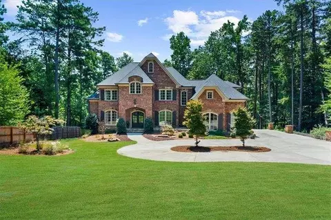 6806 Misty Cv, Flowery Branch, GA 30542