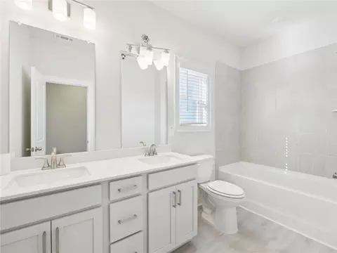 Bath - 1291 Whitman Cir, Monroe, GA 30656 photo 3 of 3