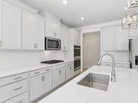 Kitchen - 1291 Whitman Cir, Monroe, GA 30656 photo 3 of 3