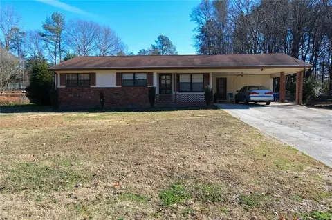692 Davis Rd, Lawrenceville, GA 30046