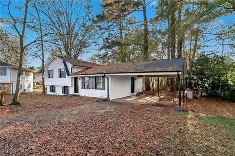2731 Lynn Ct, Ellenwood, GA 30294