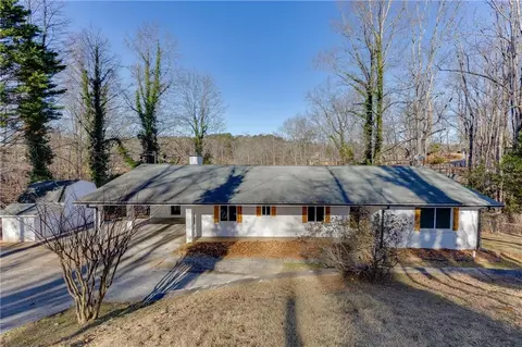 6095 Blackberry Ln, Buford, GA 30518