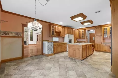 Kitchen - 576 Apache Trl, Chatsworth, GA 30705 photo 4 of 6