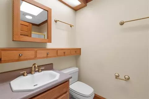Bath - 576 Apache Trl, Chatsworth, GA 30705 photo 4 of 9