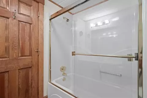 Bath - 576 Apache Trl, Chatsworth, GA 30705 photo 7 of 9