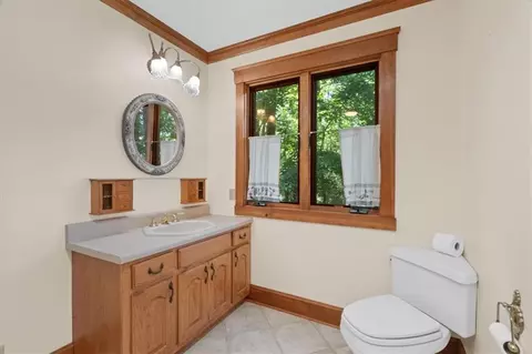 Bath - 576 Apache Trl, Chatsworth, GA 30705 photo 6 of 9