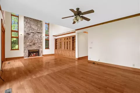 Living - 576 Apache Trl, Chatsworth, GA 30705 photo 4 of 7