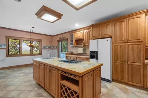 Kitchen - 576 Apache Trl, Chatsworth, GA 30705 photo 3 of 6