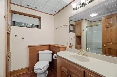 Bath - 576 Apache Trl, Chatsworth, GA 30705 photo 8 of 9