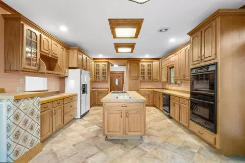 Kitchen - 576 Apache Trl, Chatsworth, GA 30705 photo 1 of 6